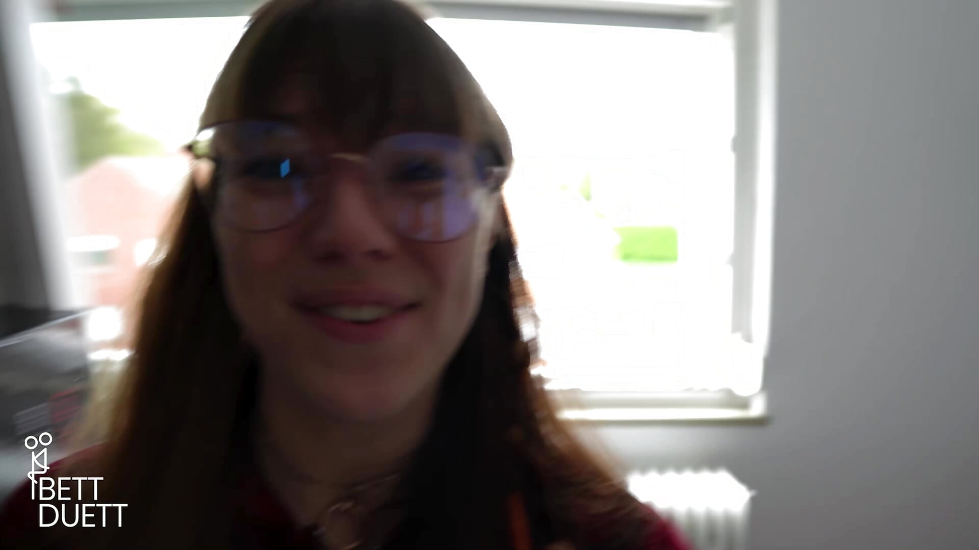 Girlfriend squirts alone at home !! - video by BettDuett cam model