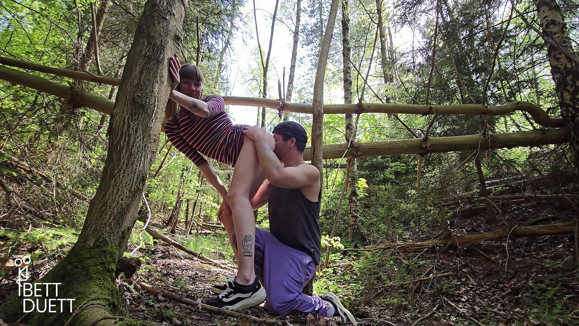 Fingering and fucking my girlfriend in forest !! - video by BettDuett cam model