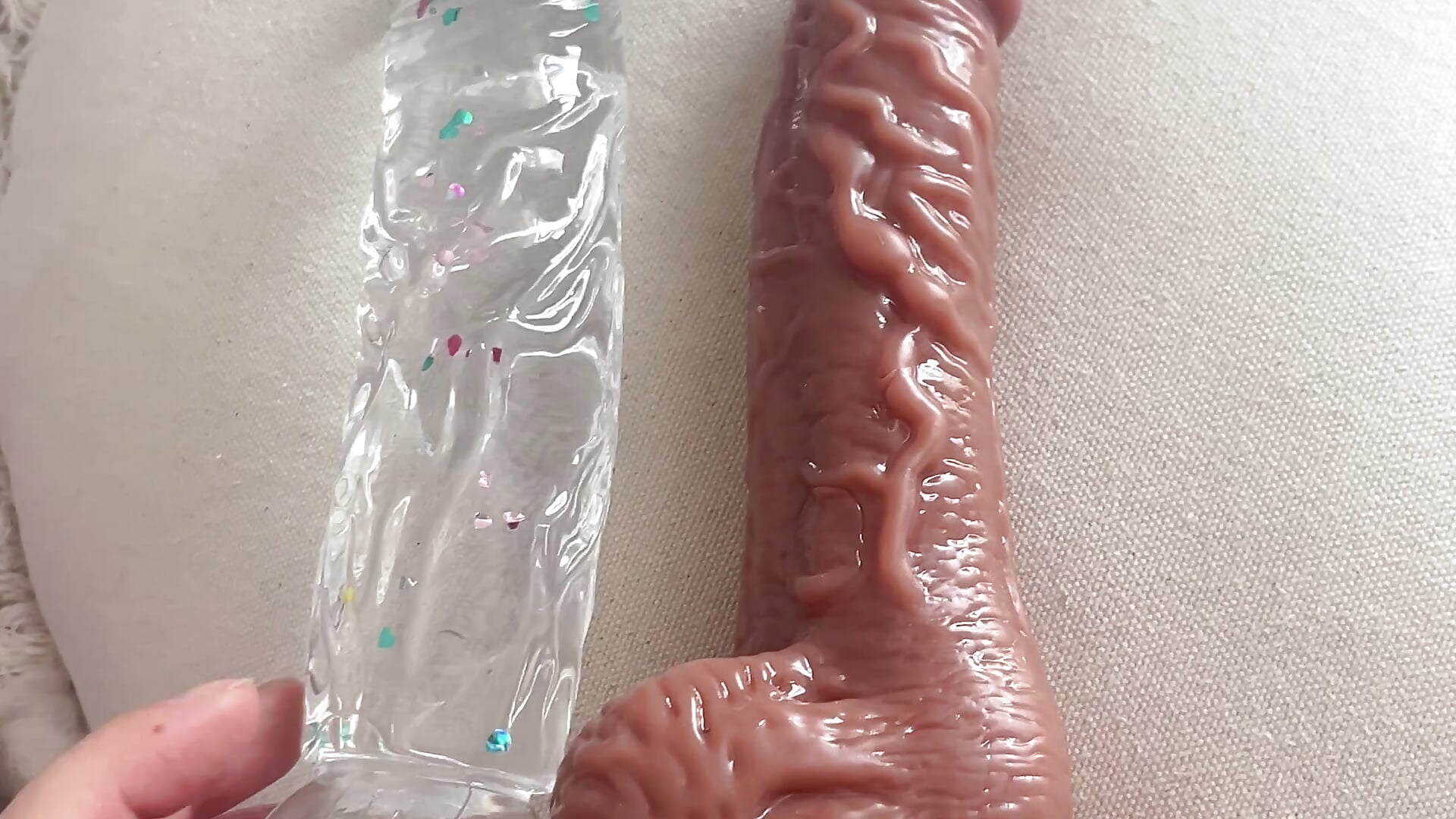 I got 2 more new toys :) which one do you like ?) - video di Carrolyna modella di cam