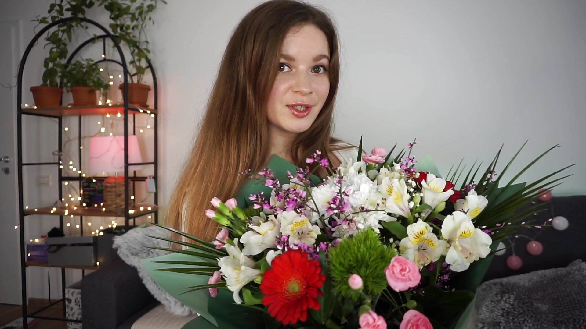 flower from the fan ! - video by Carrolyna cam model