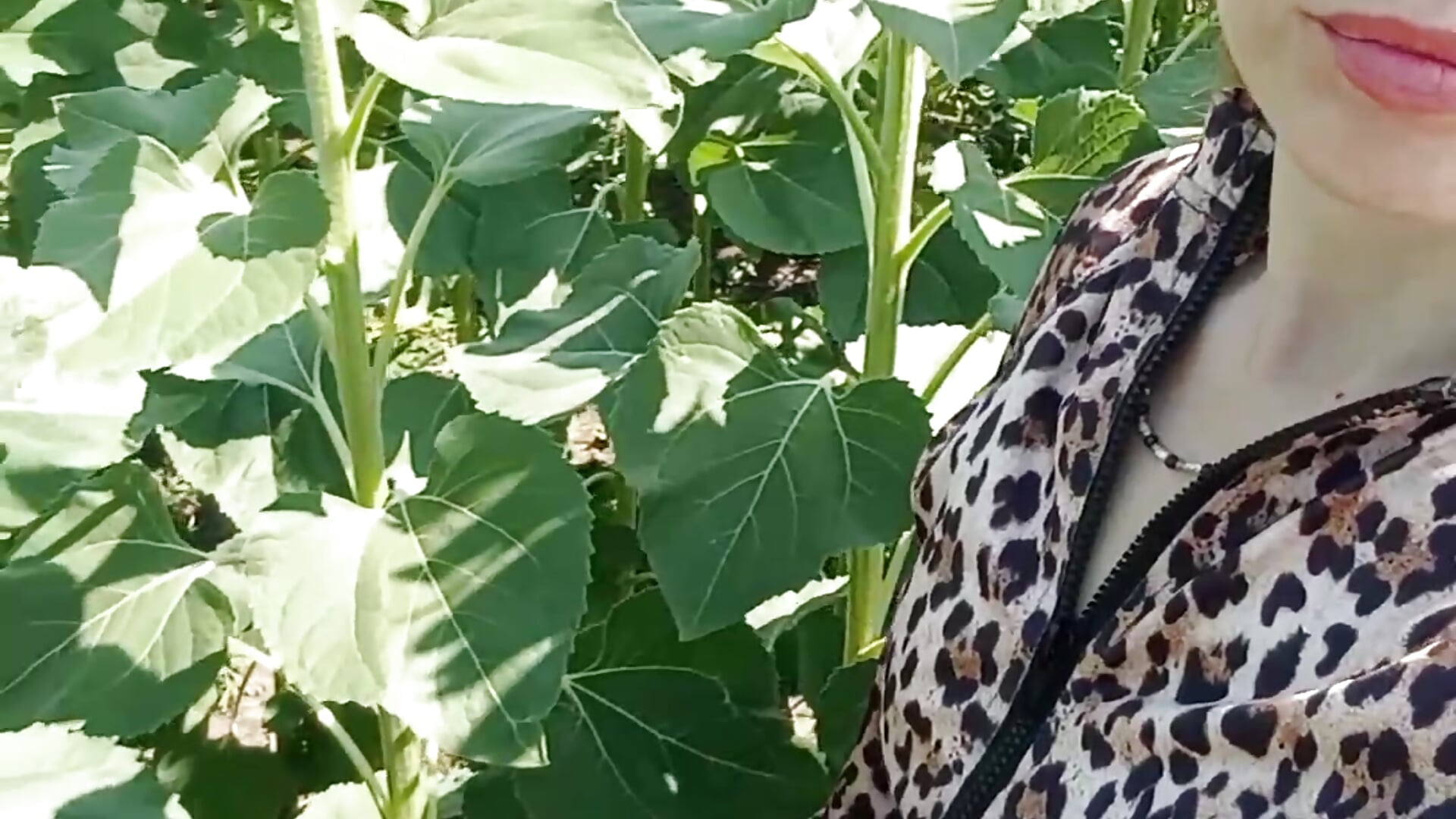 Just filling your feed with vitamin D and good vibes. Smile! ☀️ - video by Anita-Smith cam model