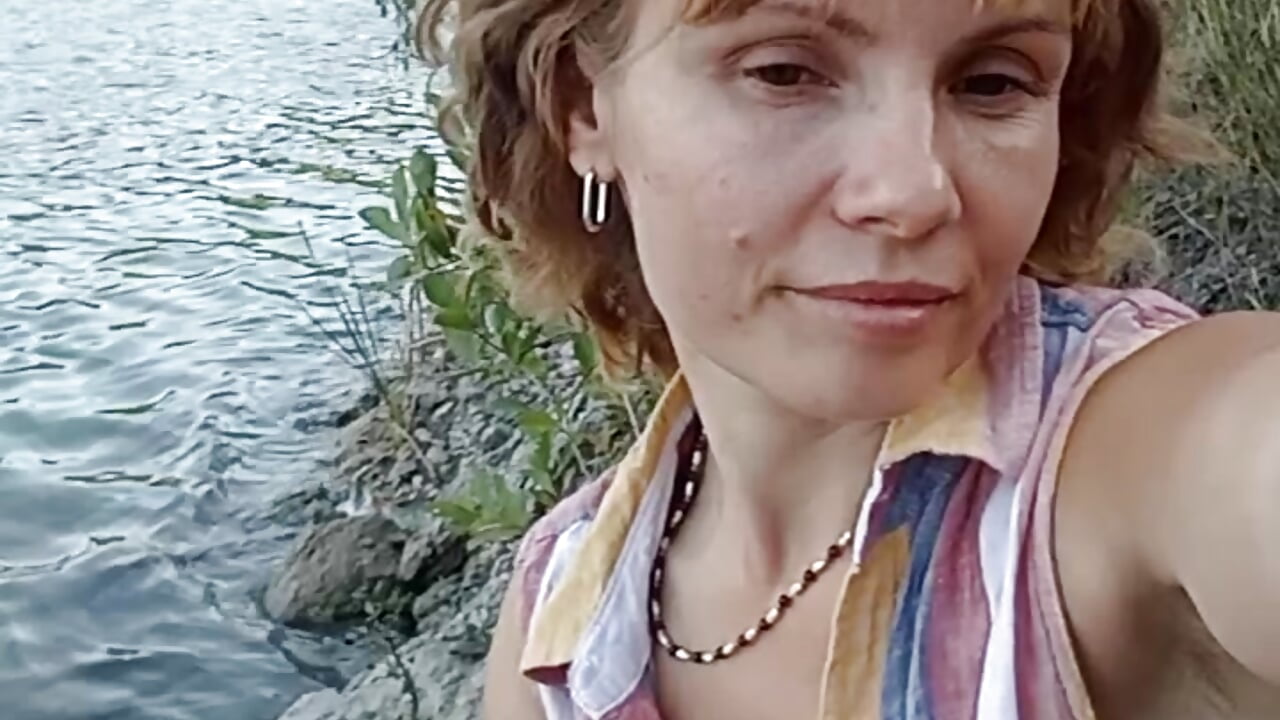 Relaxing by the pond in nature🌊🌞🐟🦋🪷 - Anita-Smith 캠 모델의 동영상