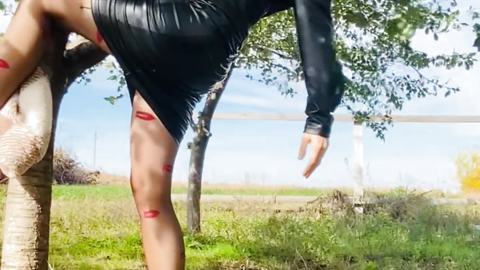 Leather, heels, and sweet kisses on sheer tights—watch right now 💋✨ - Anita-Smith 캠 모델의 동영상