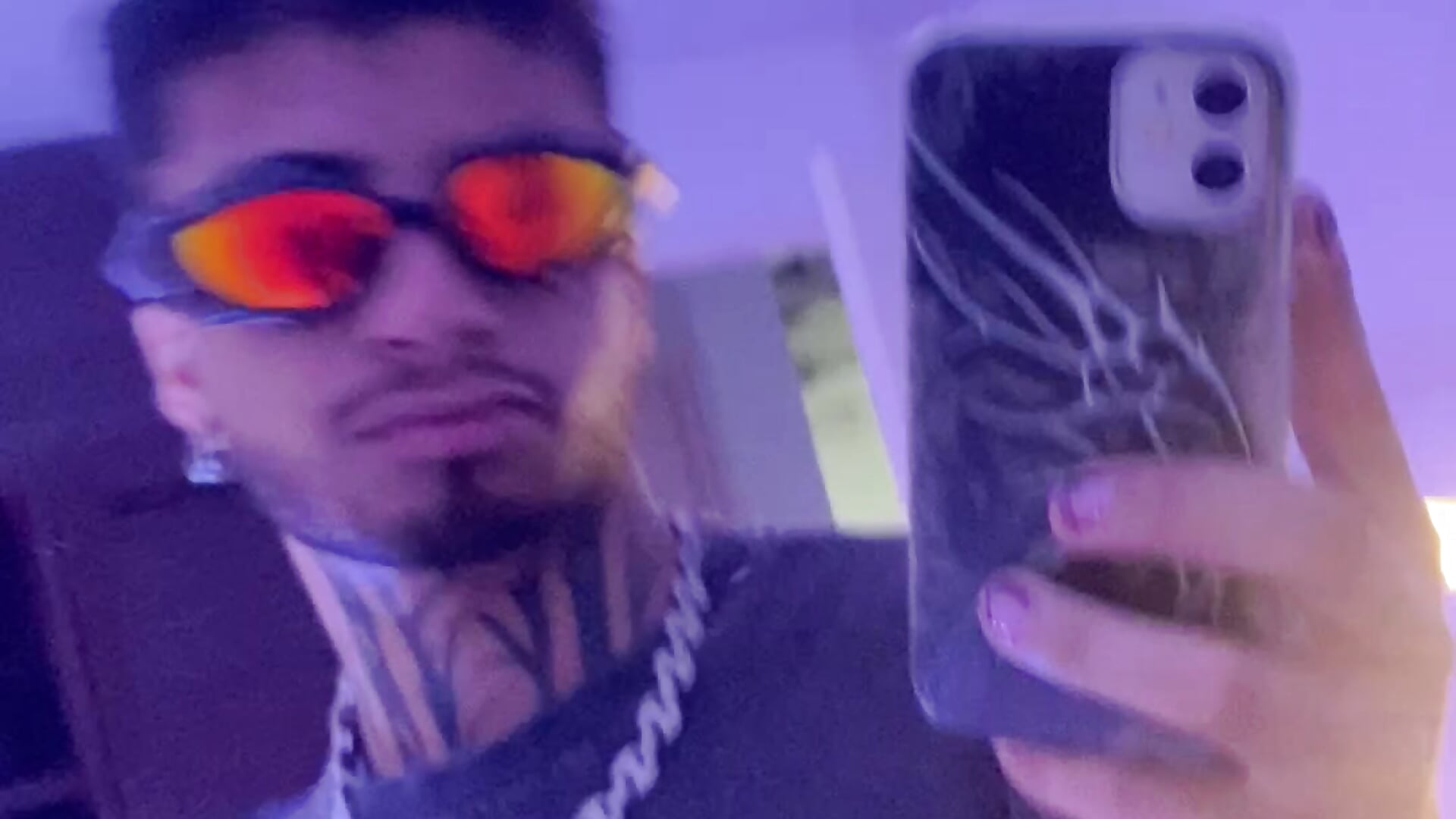 Berghain boy– JuanCamiilo_66 kameramodell videója