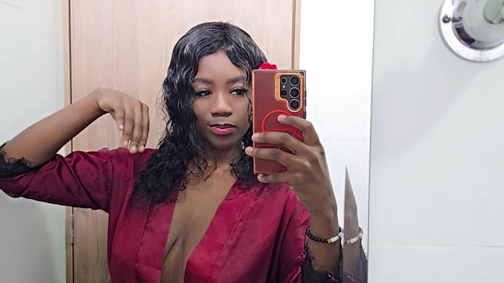 I'm back, guys. 🥵🥵 – video od webkamerové modelky AfroditaRoy