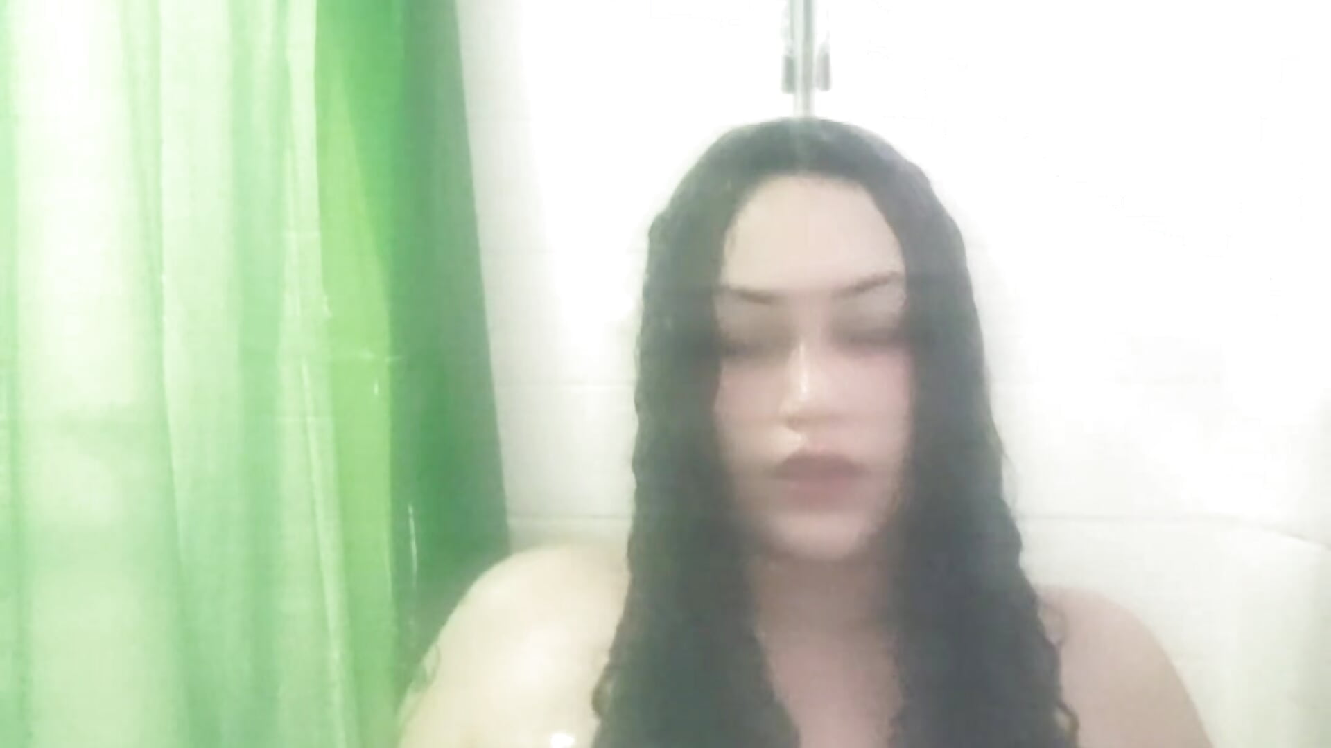 Shower chronicles - відео від вебкаммоделі honeeyyy_pot