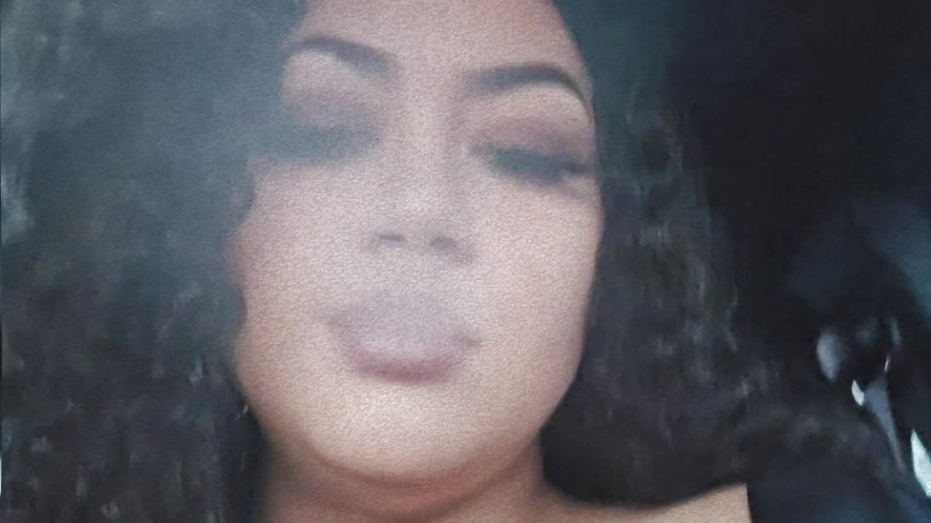 Blacked out - video by honeeyyy_pot cam model