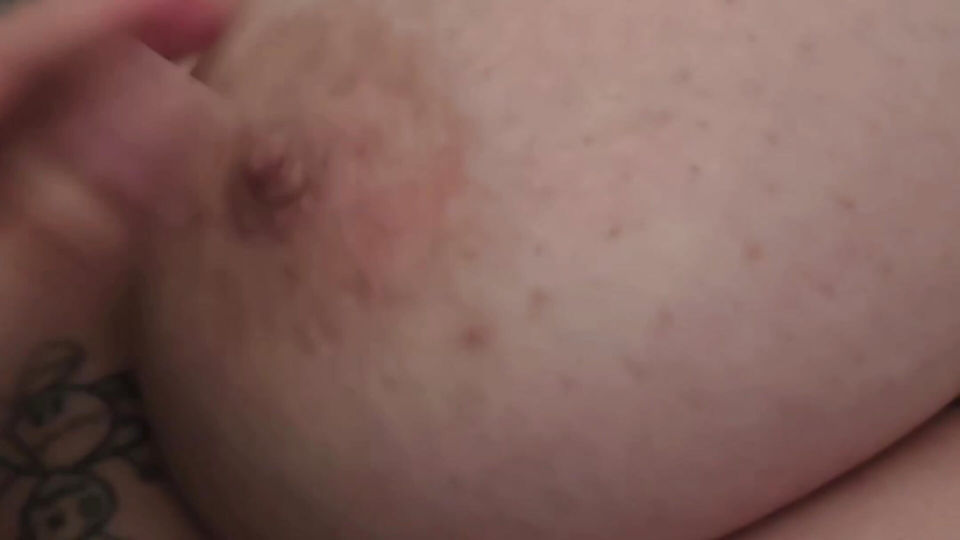 Grabbing her big tits [couple] - відео від вебкаммоделі honeeyyy_pot