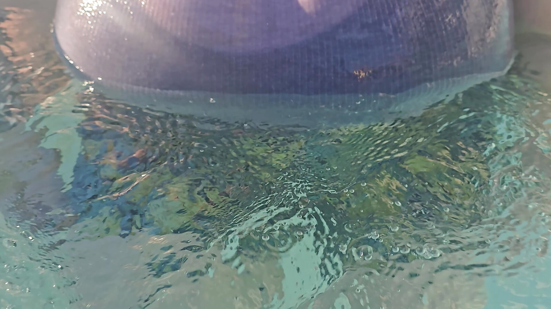 i cups bouncing in the hottube - vidéo du modèle de showcams honeeyyy_pot