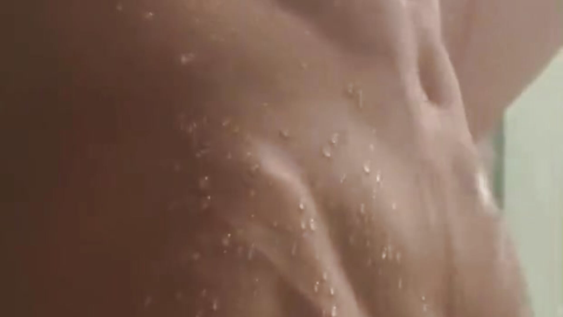 Take the shower - vídeo de la modelo de cam Wuhuang11