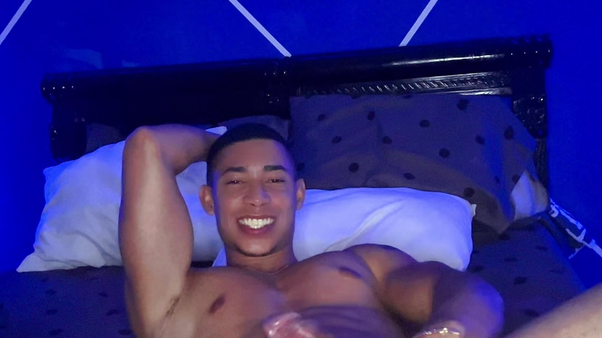 7a4ee14988ff4f1591822b48d7b98298 - Andrew_GA adlı kamera modelinin videosu