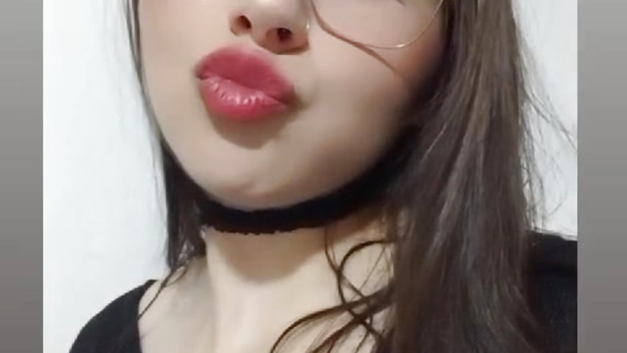 KISSES😘 - video by Roxxanne_Bail cam model