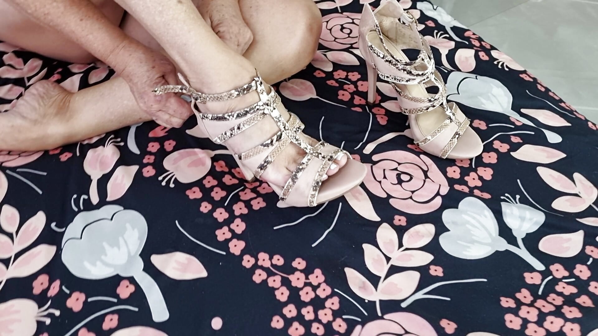 Heels ♥ - video by _Hot_Mommy_ cam model