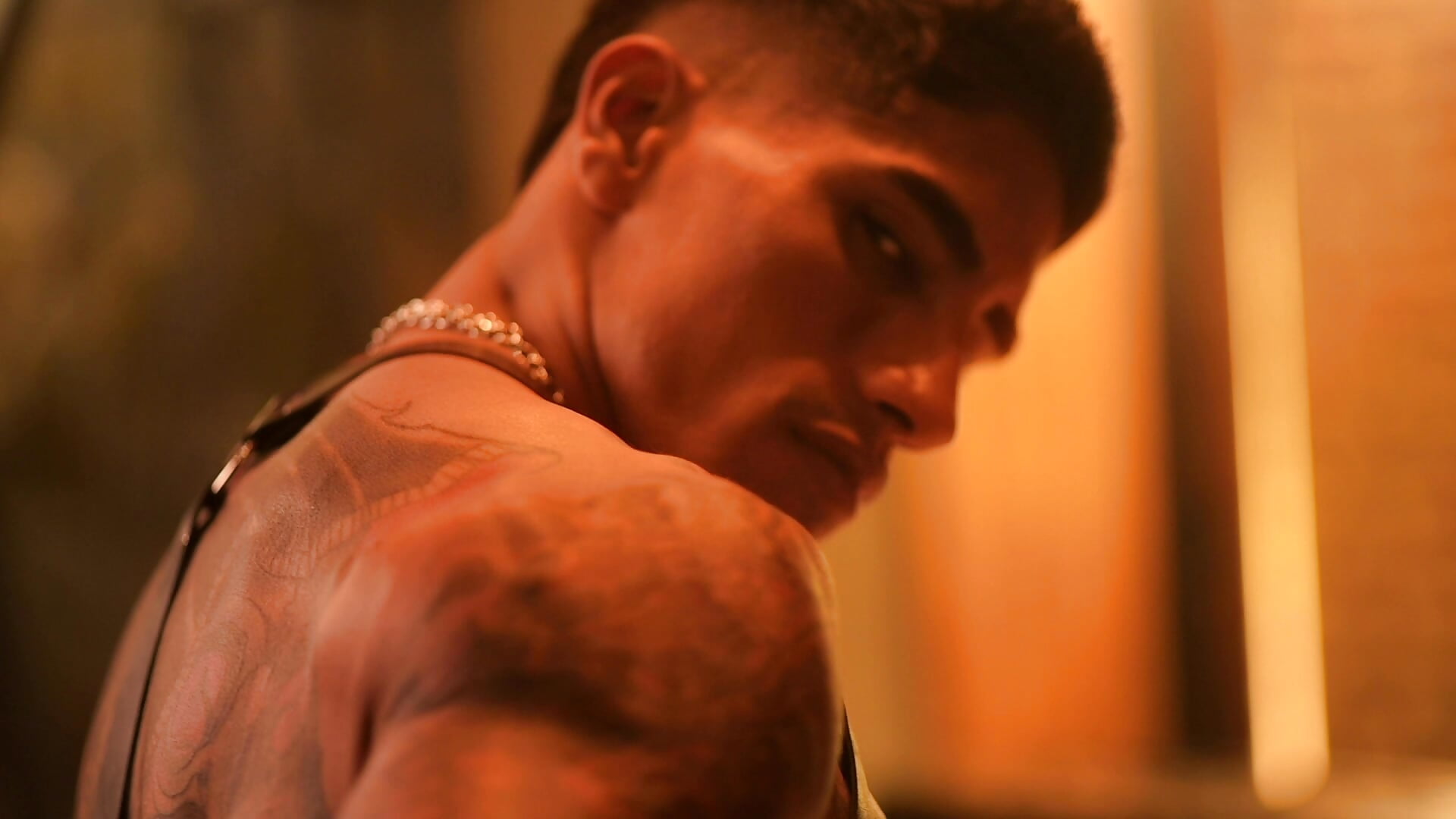 v2-GoldenSunlight - AdanReilly adlı kamera modelinin videosu