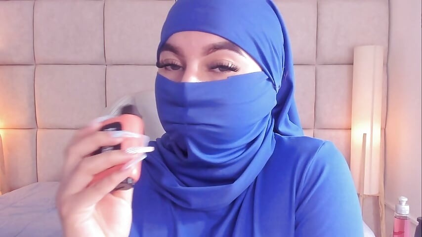 Strawberry smoke 🍓 - video by Raniiiaa cam model