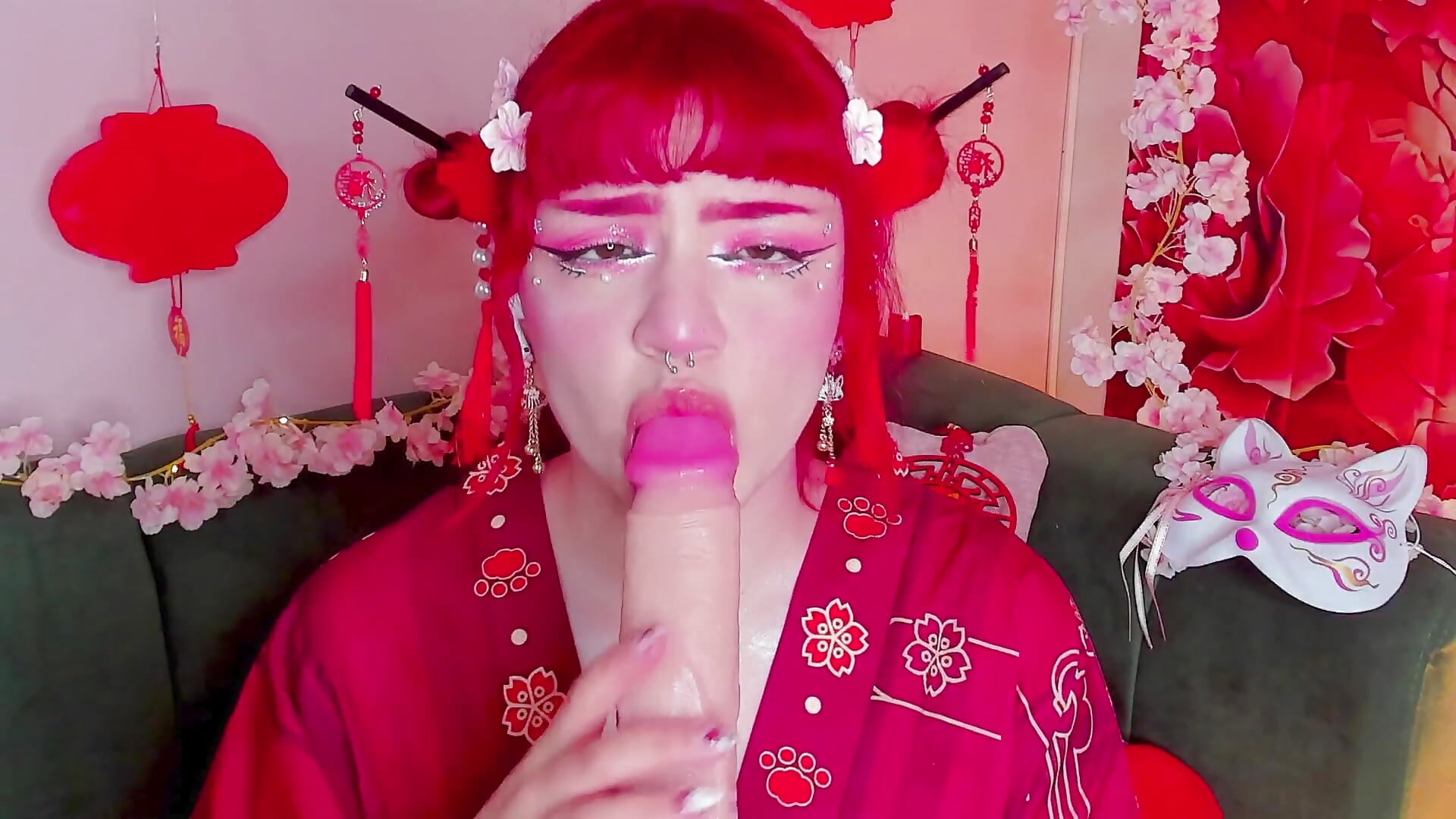 Cumshot dildo on my tonge