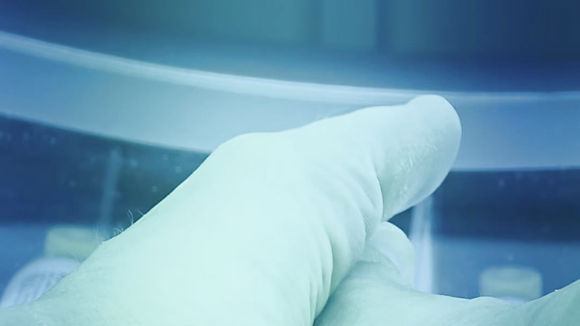 Feet on the sunbed - video by stickyk23uk cam model