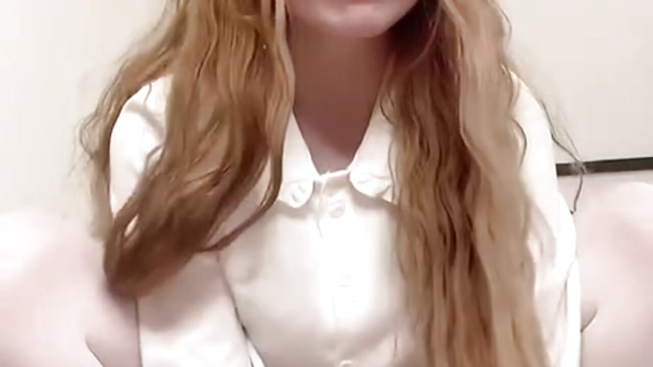 exercise 🐸 - video by petiteluluxx cam model