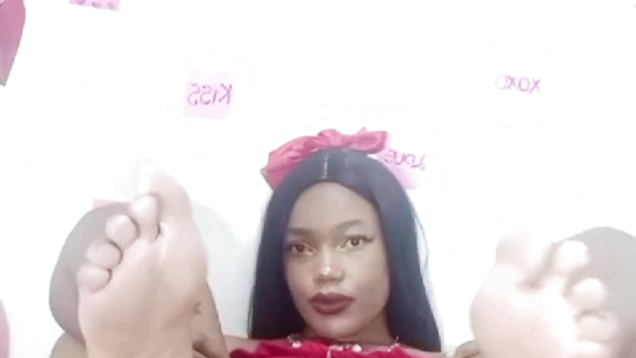 Show Pussy and feet