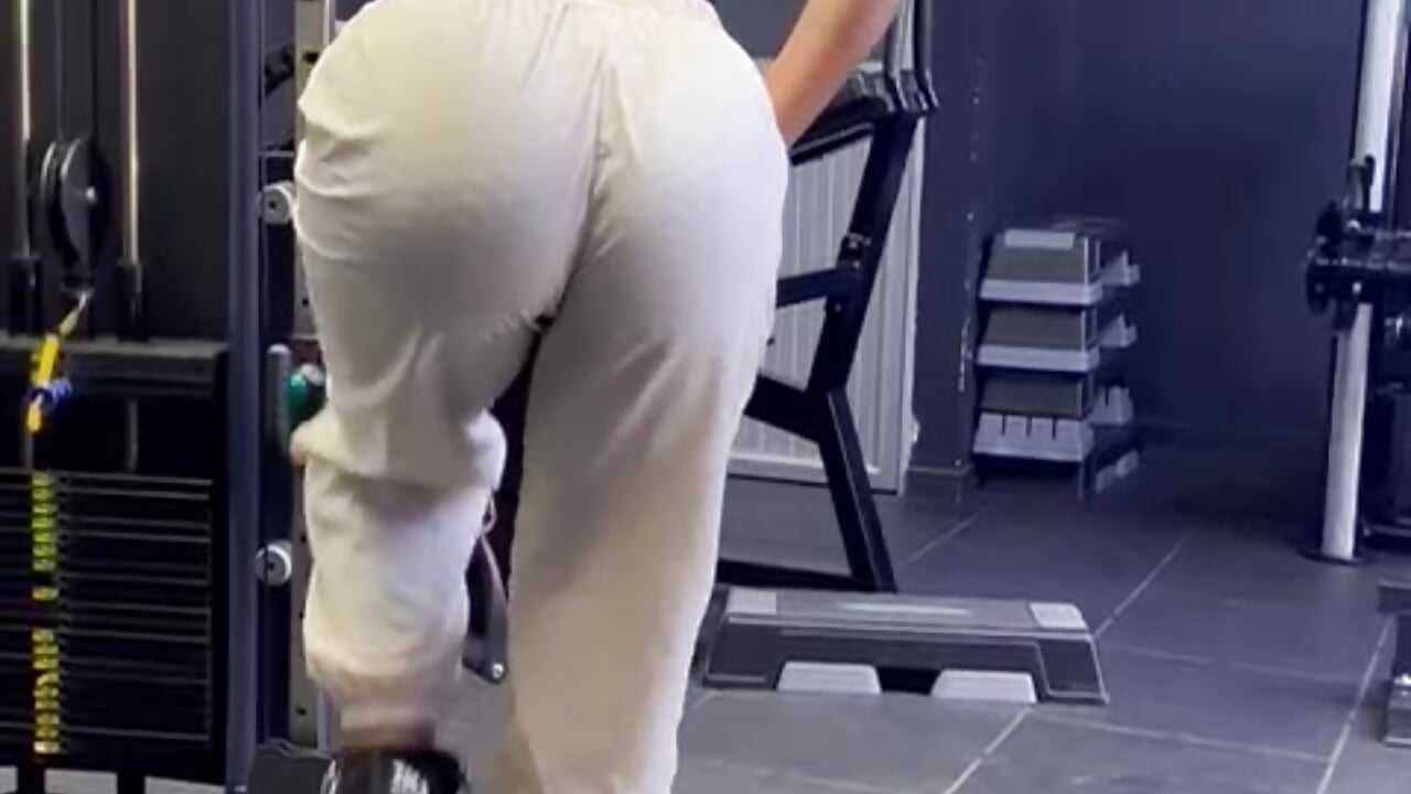 Training so I can take you all night 🍑 Wanna help me train? I could do some squats on top of you 🥵 - فيديو من CrystalBrooke3x موديل الكام