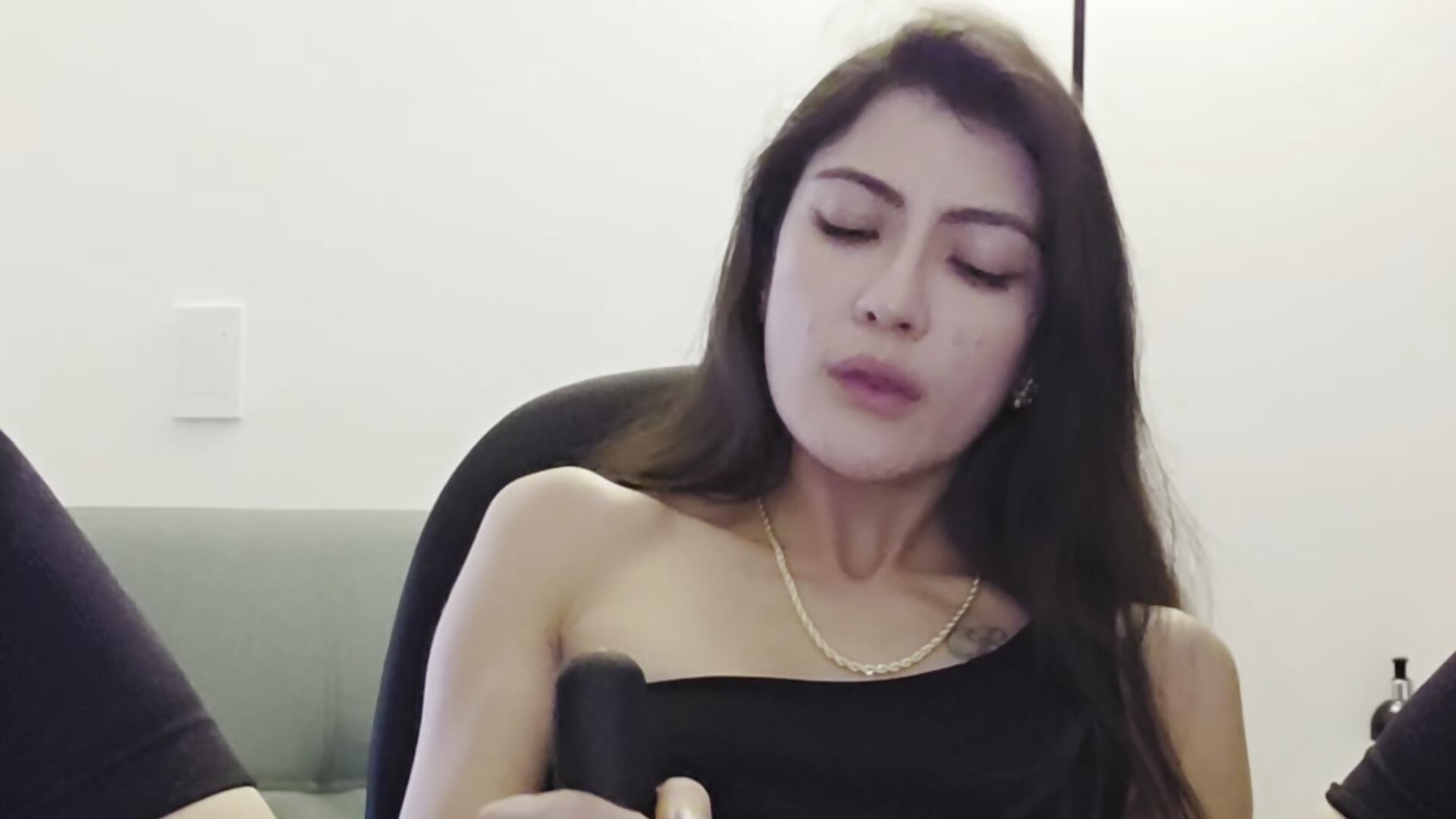 i give pleasure to myself while i see a porn video