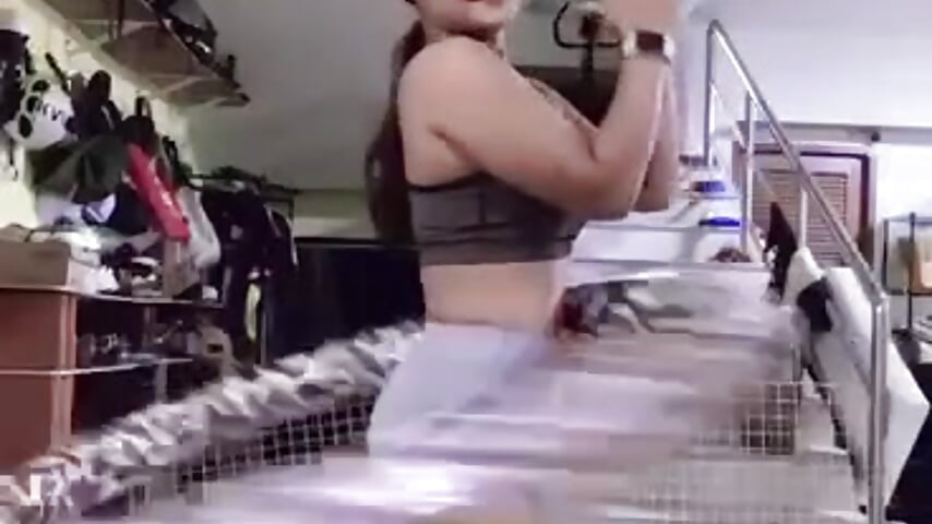 Fitnesstrainer - video by VibrantMultiracialCouple cam model