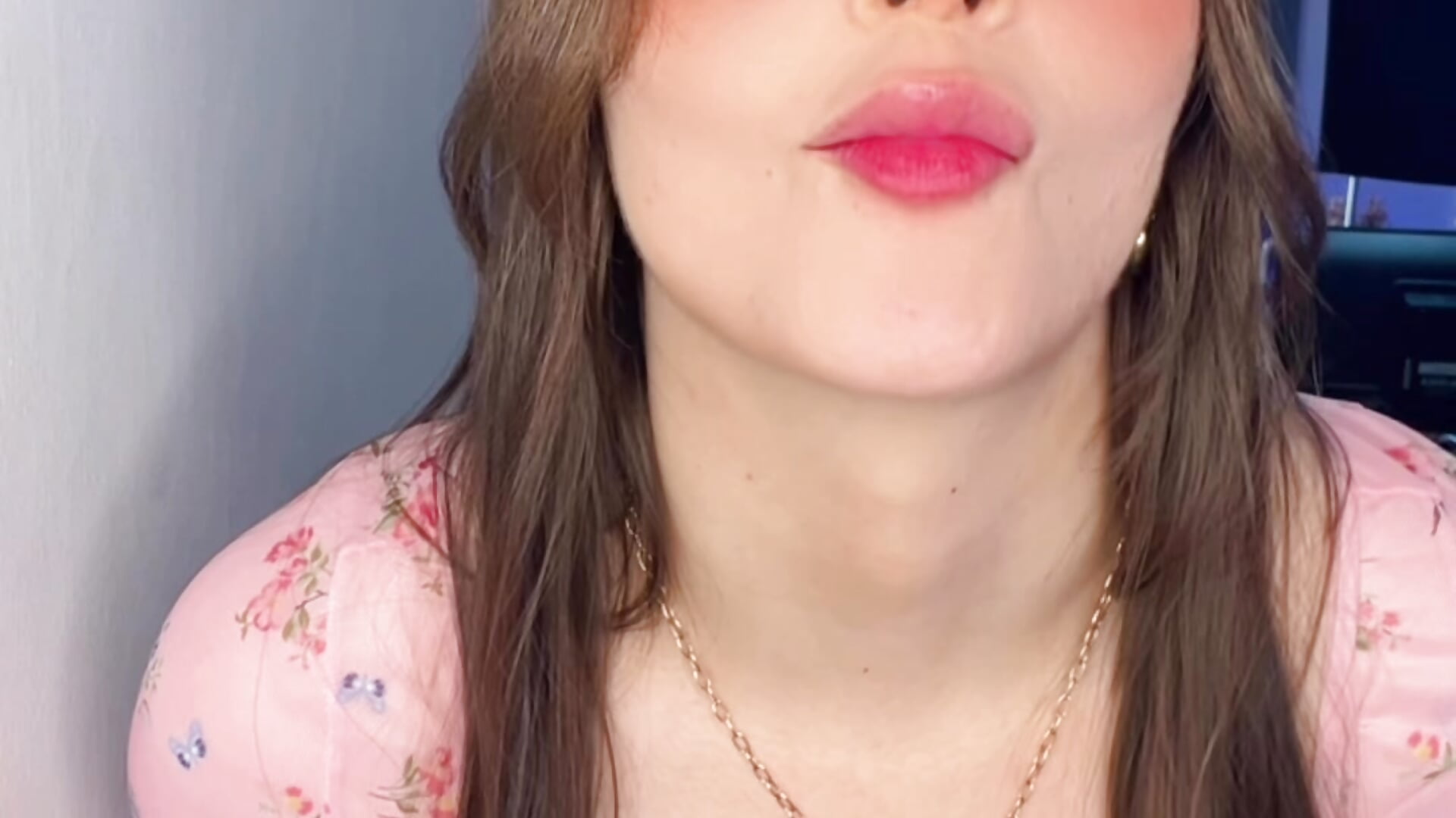 Panties on my head, mess between my legs. - video by sarasmith85 cam model