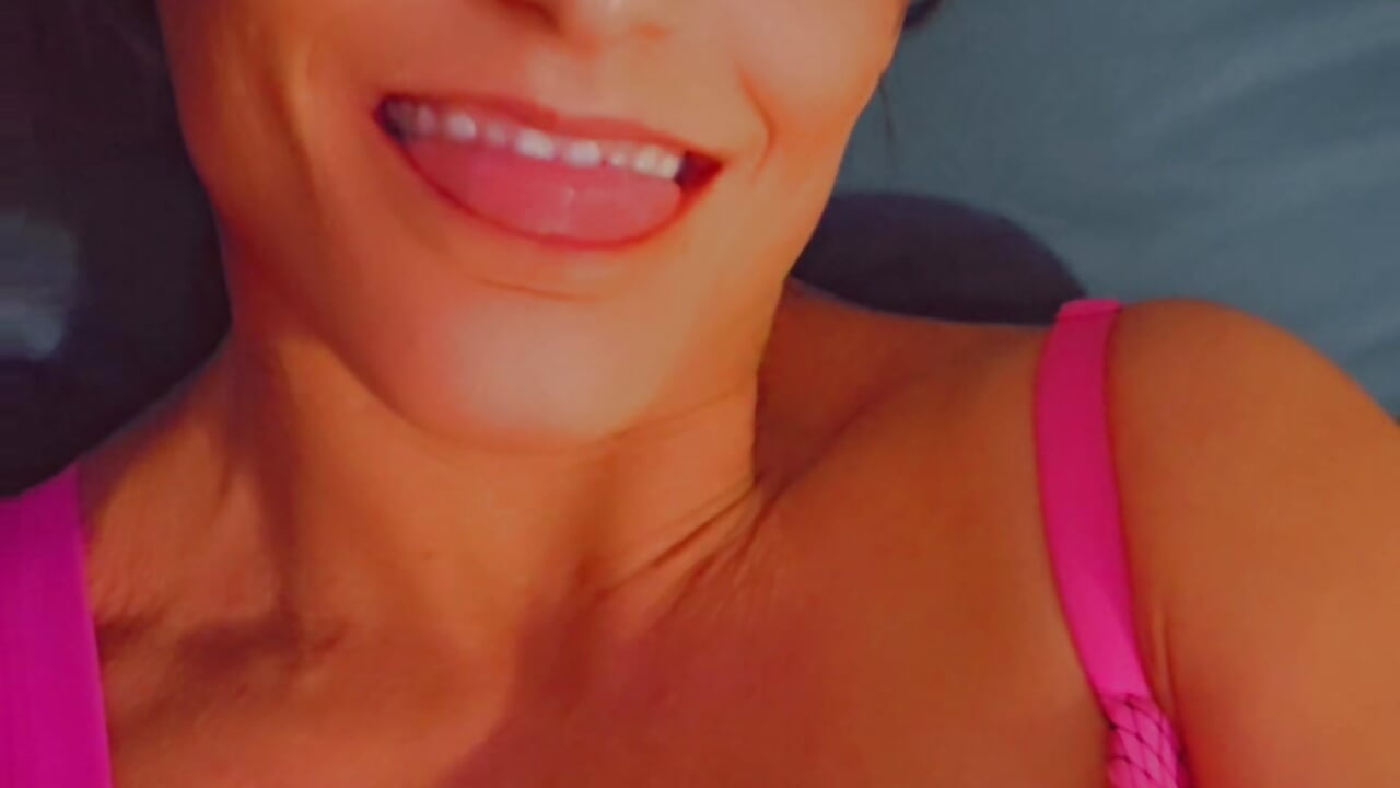 profile-intro-video-1732604682 - video by rjeanr4u cam model