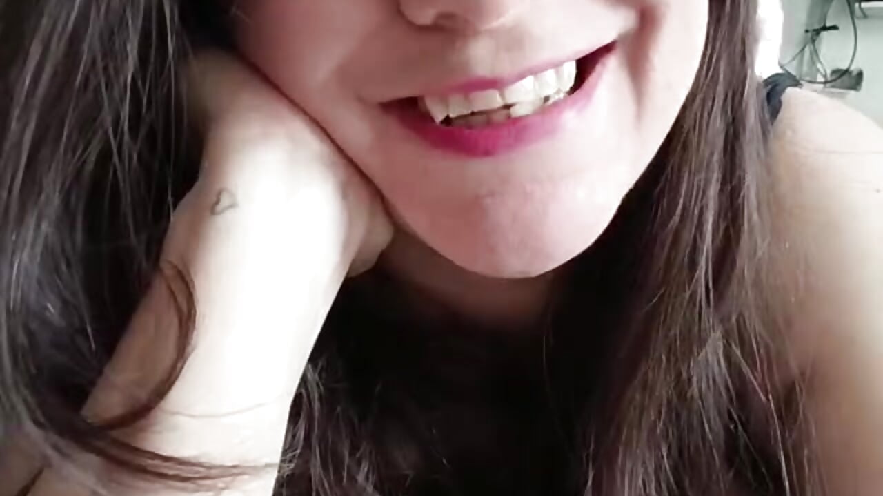 hello! a kiss for you - video by Tamara_m_ cam model