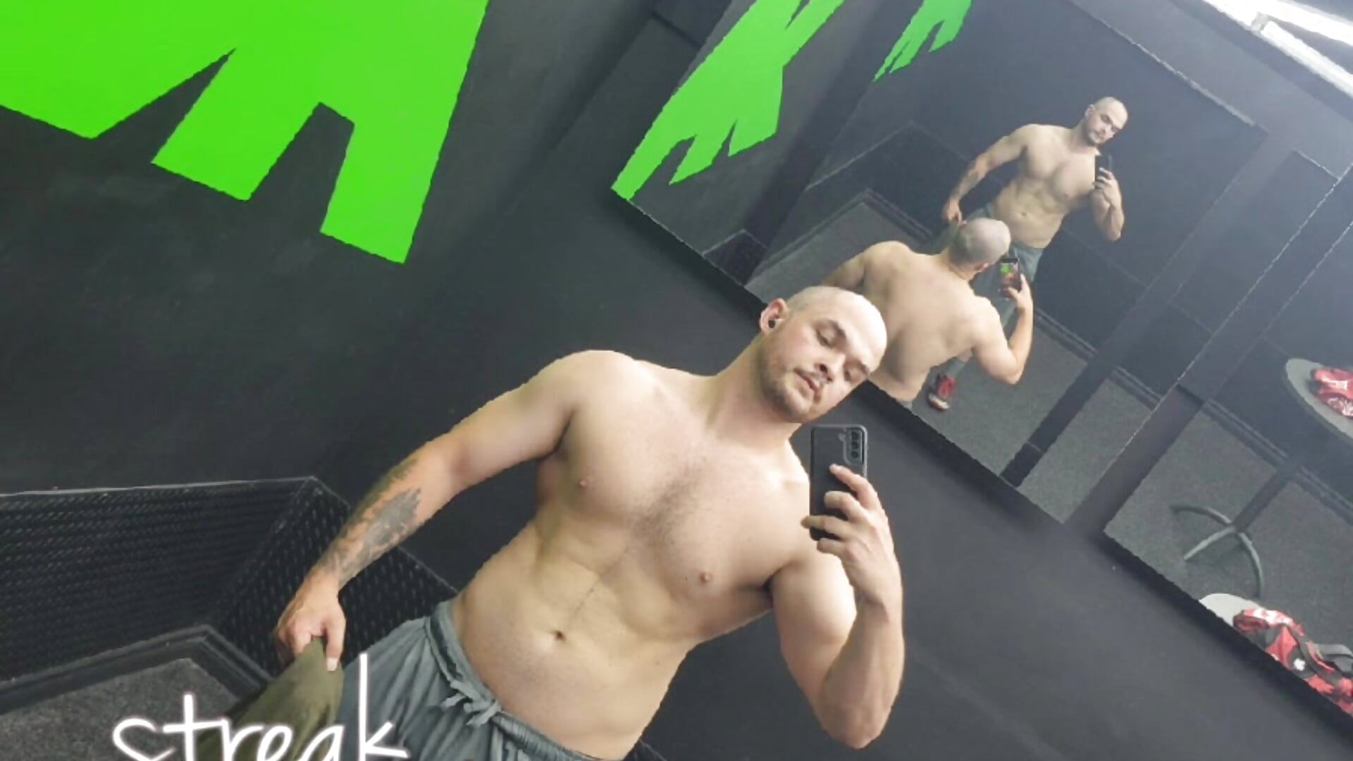 Fit - video di Pleasur3palac3 modella di cam