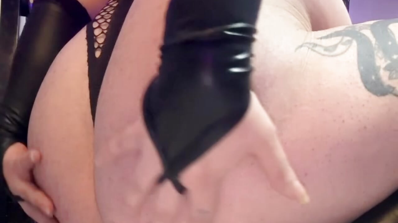 Since my big and juicy ass makes your cock hard🍆👅 - video by Maryan_x cam model