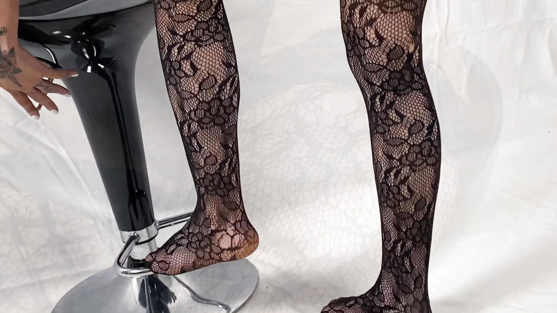 Tangled around your legs, the mesh becomes an art that awakens desire - video by LilithCooperr_ cam model