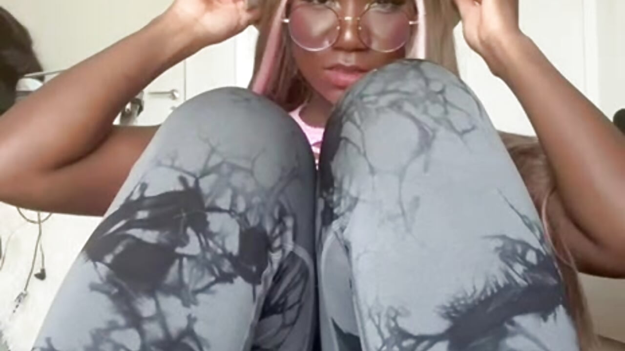 Squirte in meiner neuen geilen engen leggins