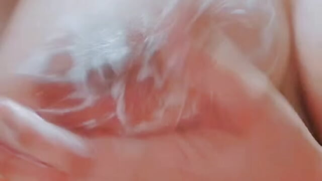 Boobs washing with shup – video od assrtsam