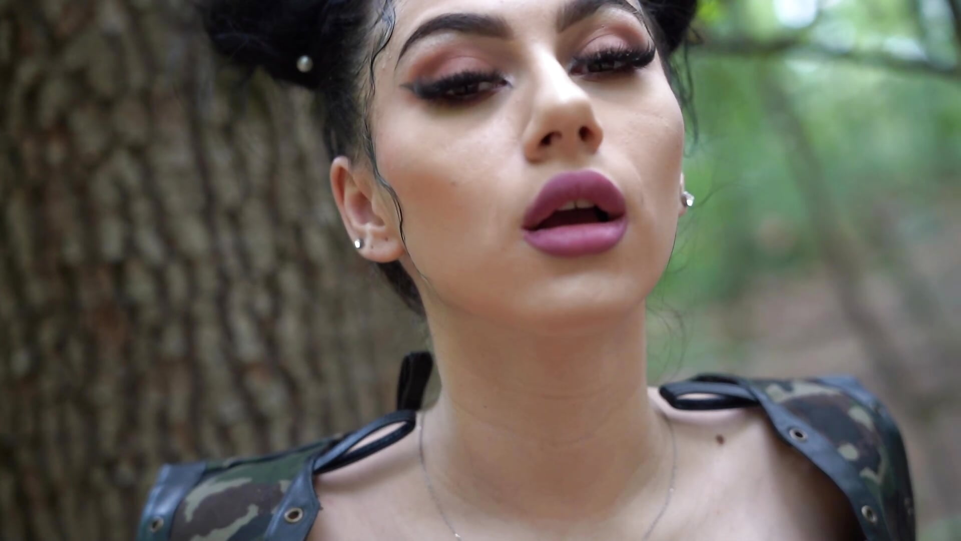 Find me in the woods - video by KyraHill_ cam model