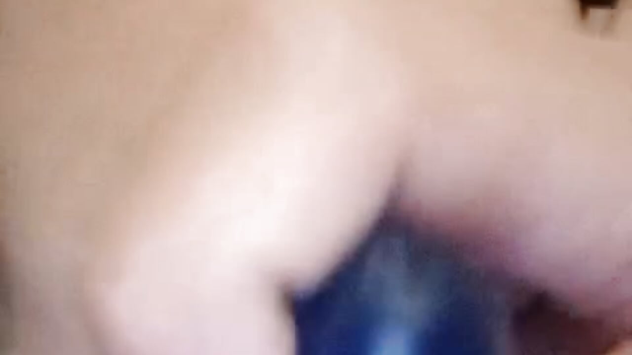 Bushy pussy play