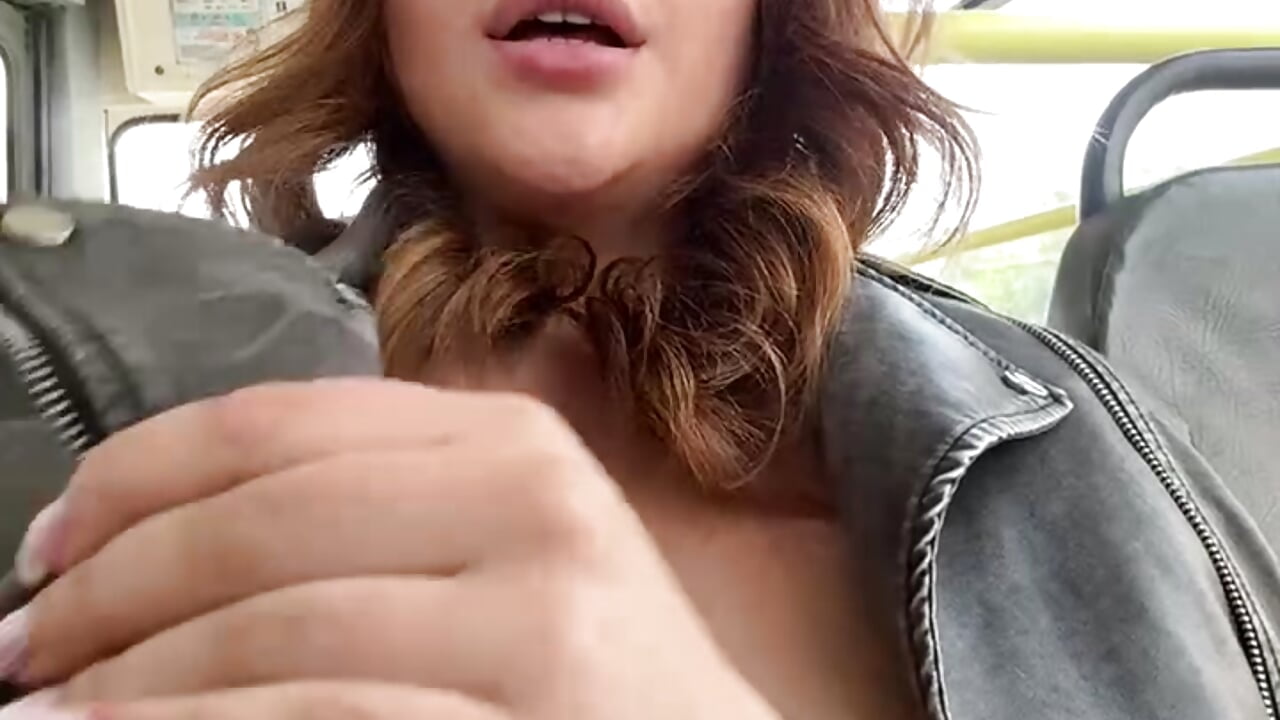 Hot black dildo show on the bus－カメラキャストのSouth_Carolinaの動画