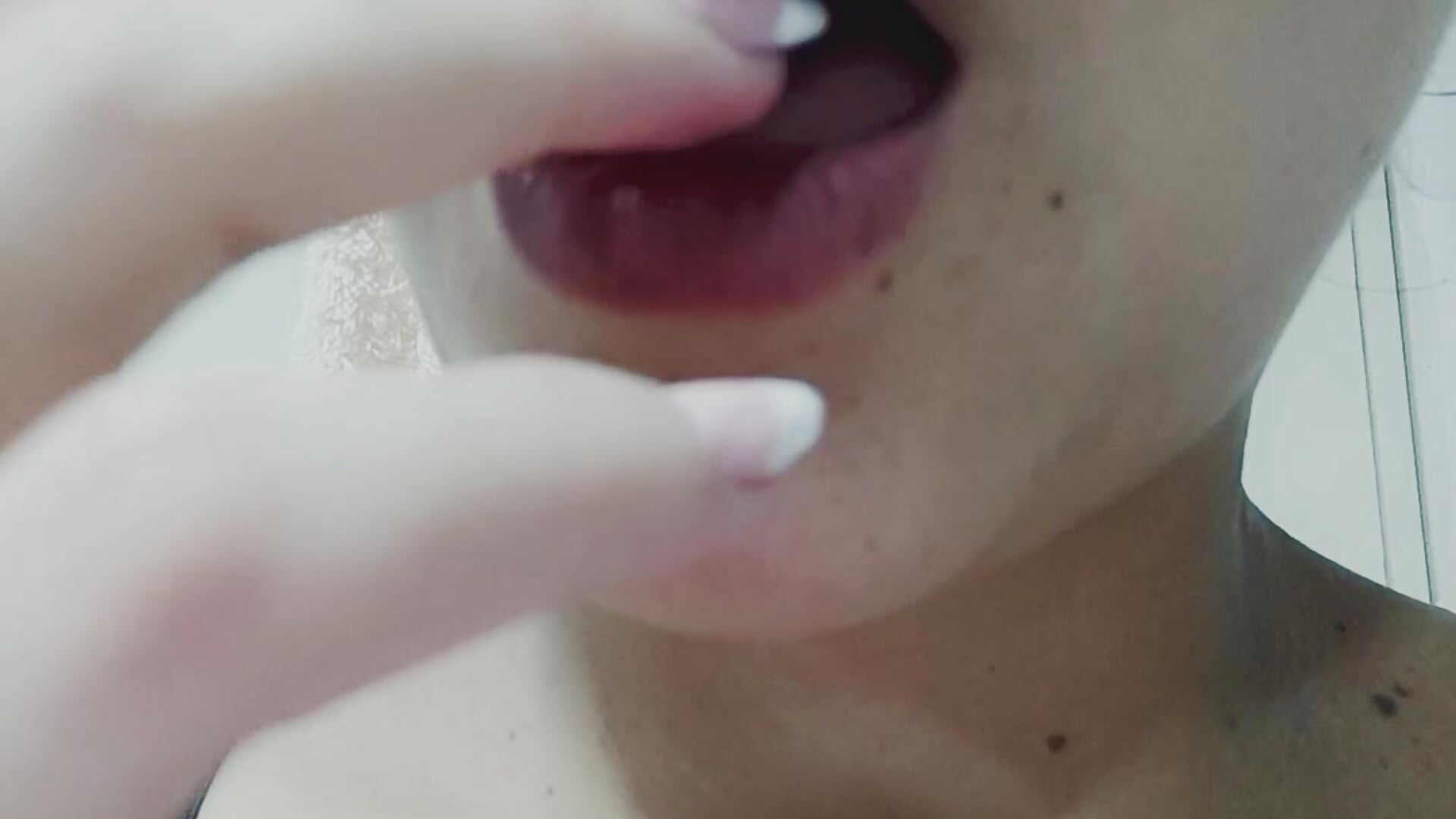 sucking  fingers 👌 - video by pink_punk_cam cam model