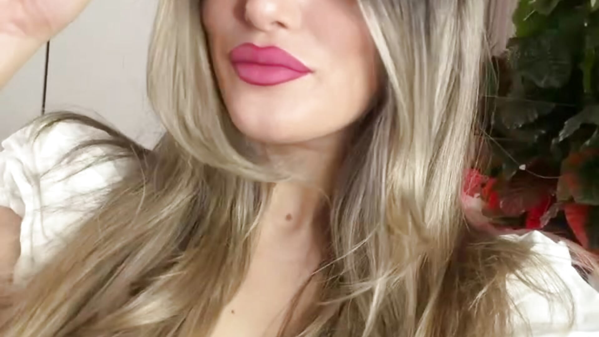 keep on smiling - clip cu KellyMathews model videochat