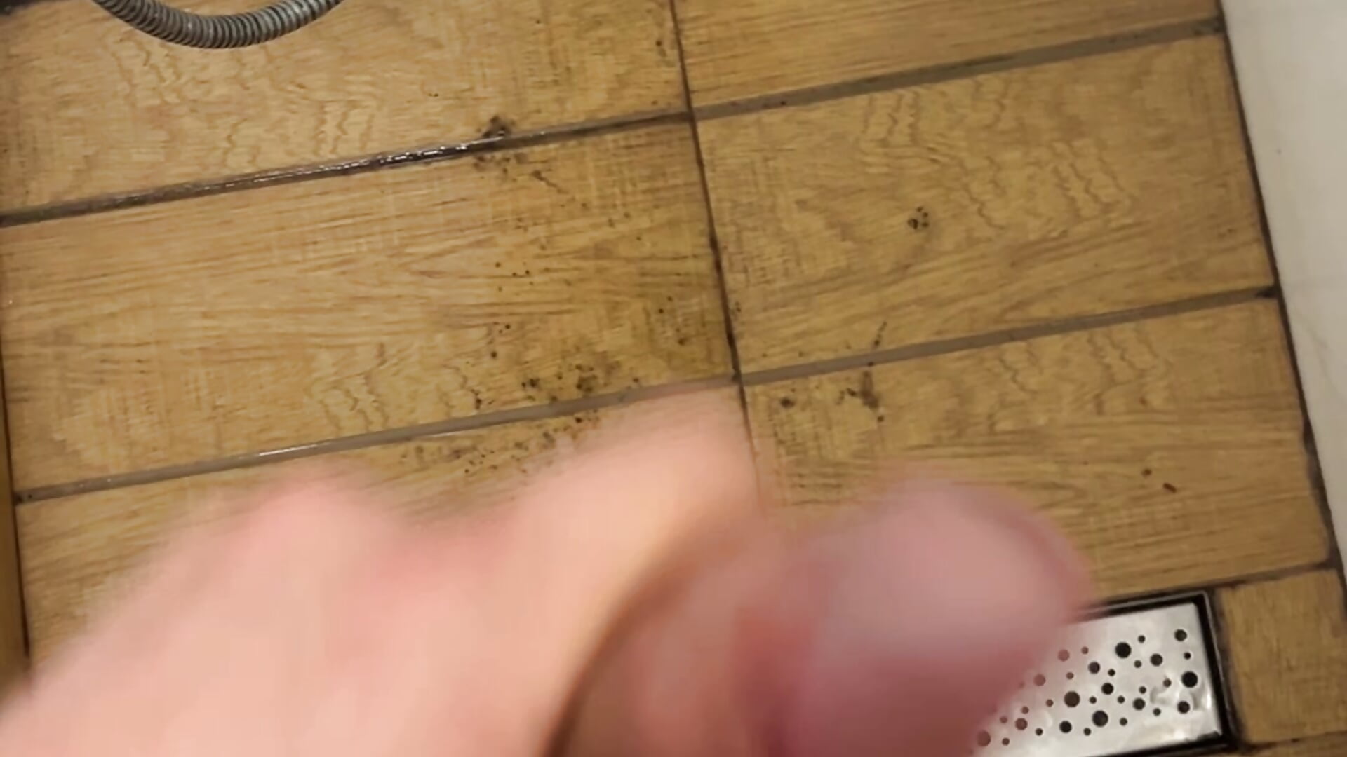 Masturbing end cum in the shower