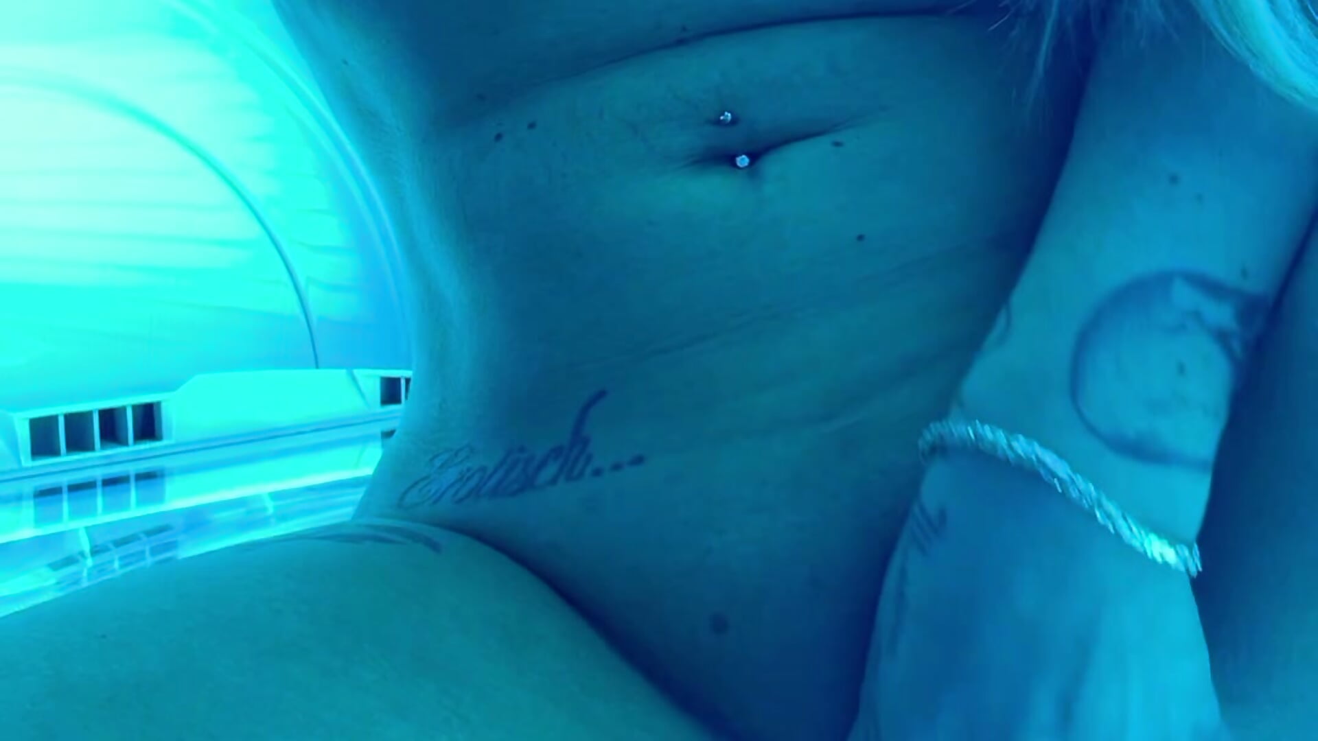 Huff.. Dauergeil! Squirt unter der Sonnenbank! – video modela na kameri June695_