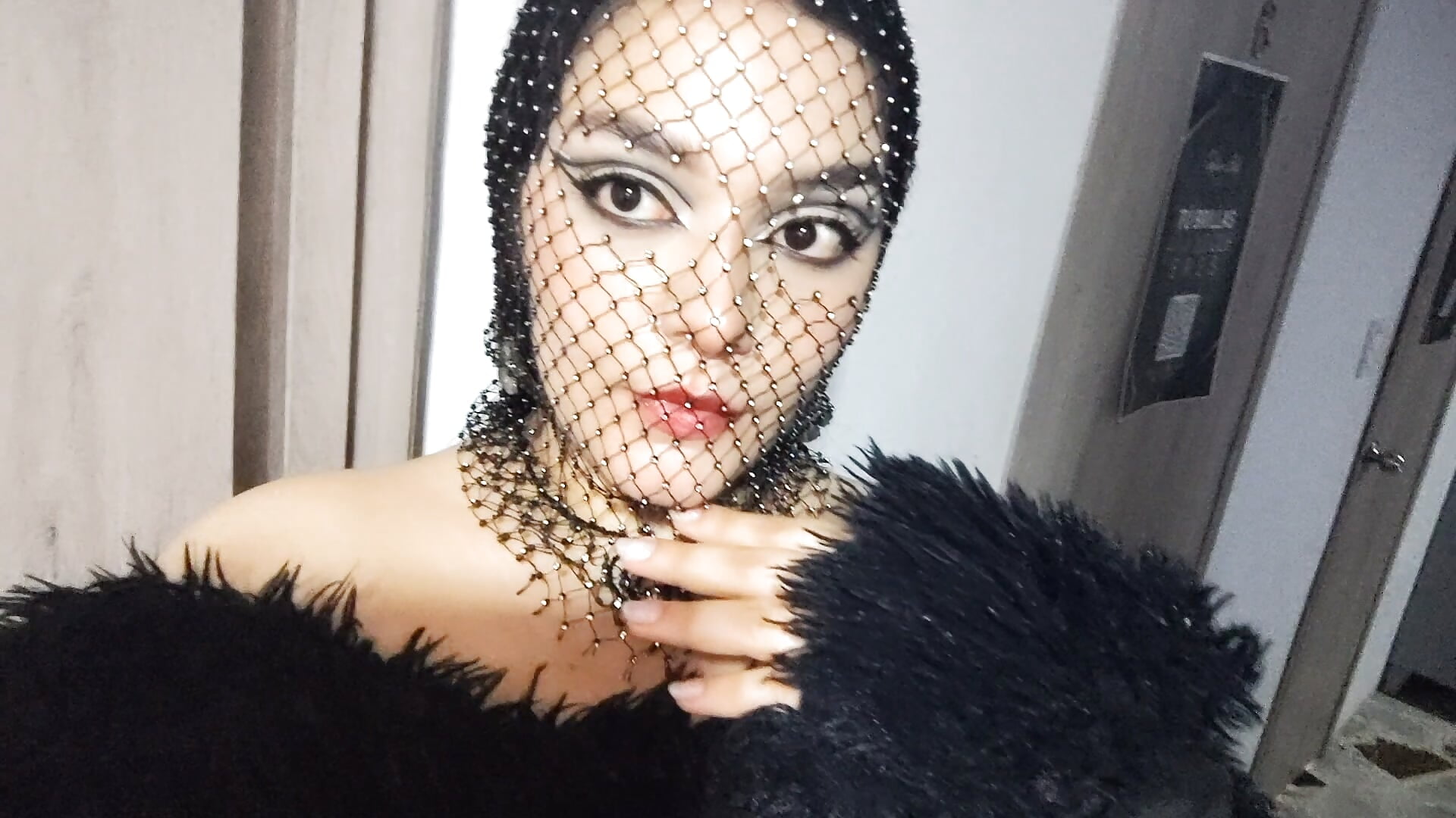 I feel like I'm in a different moment in history 🤓😈! - video di AmberGreyy_ modella di cam