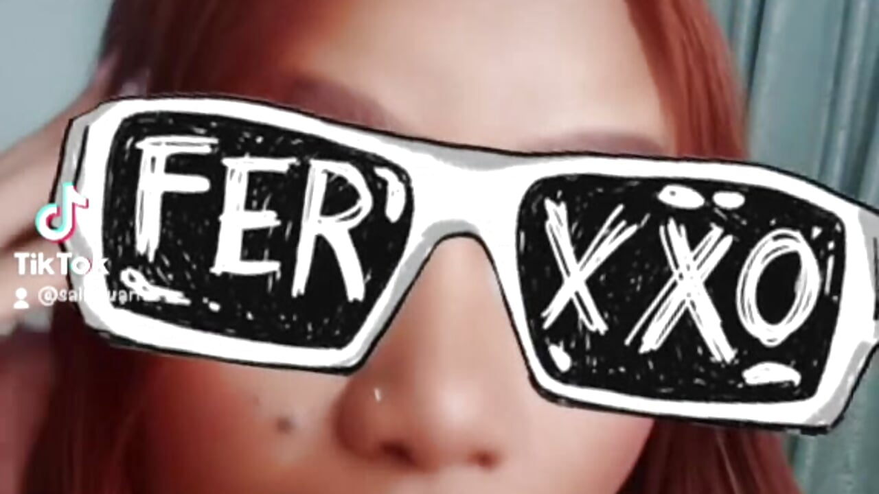 Funny glasses - video by SairaxxxWilliams cam model