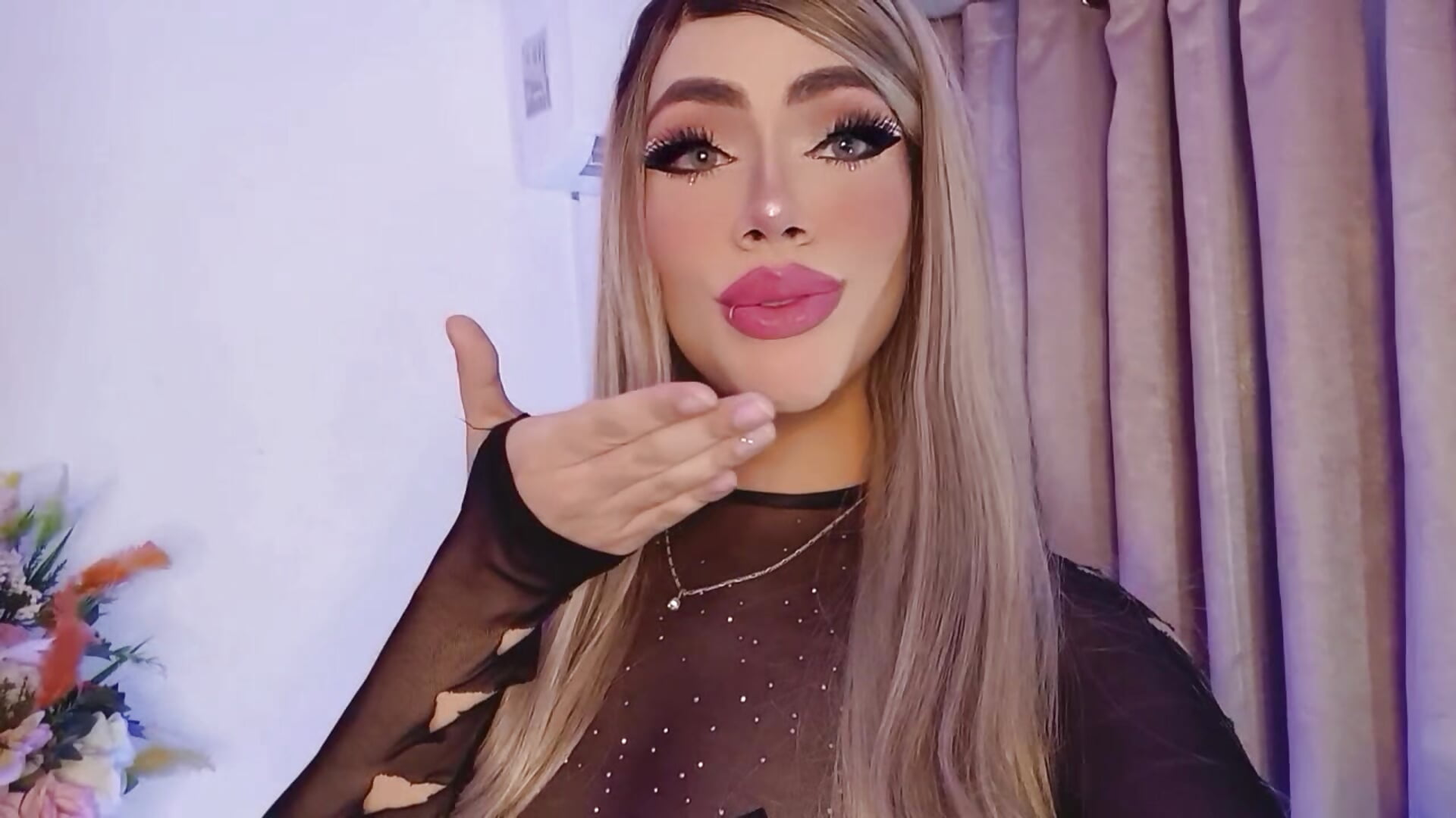 Hey guys, everyone is welcome.... Ready to enjoy - video by Laurenn_evans cam model