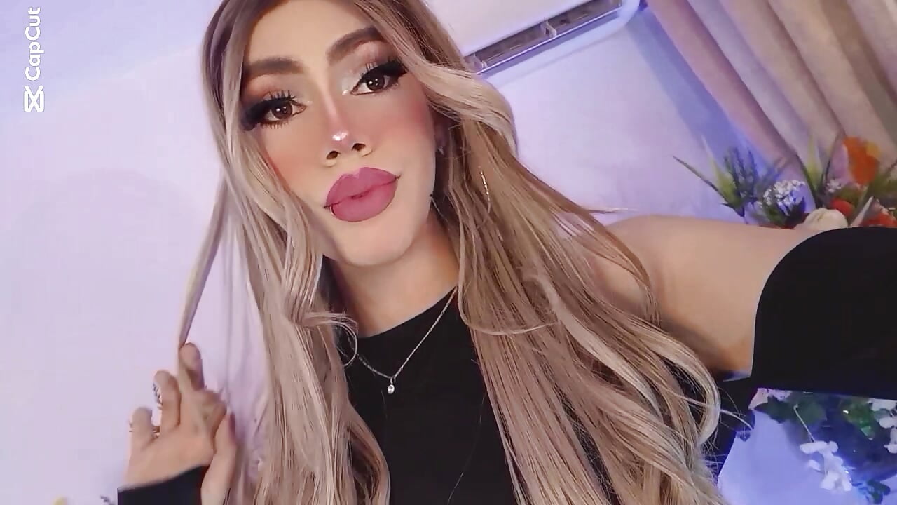 muack....💋 - video by Laurenn_evans cam model