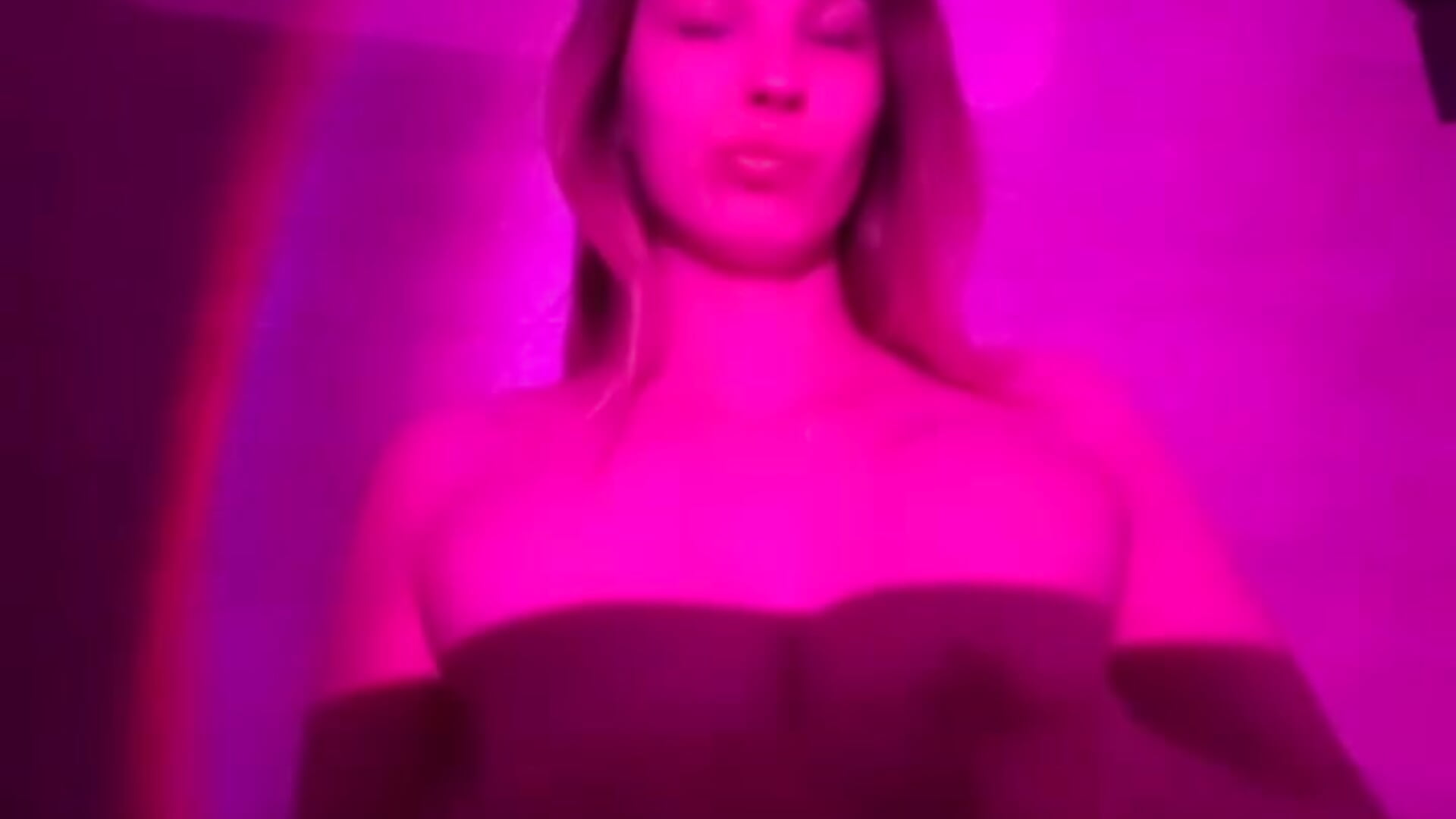 boob squeeze – video modela na kameri Hot__K