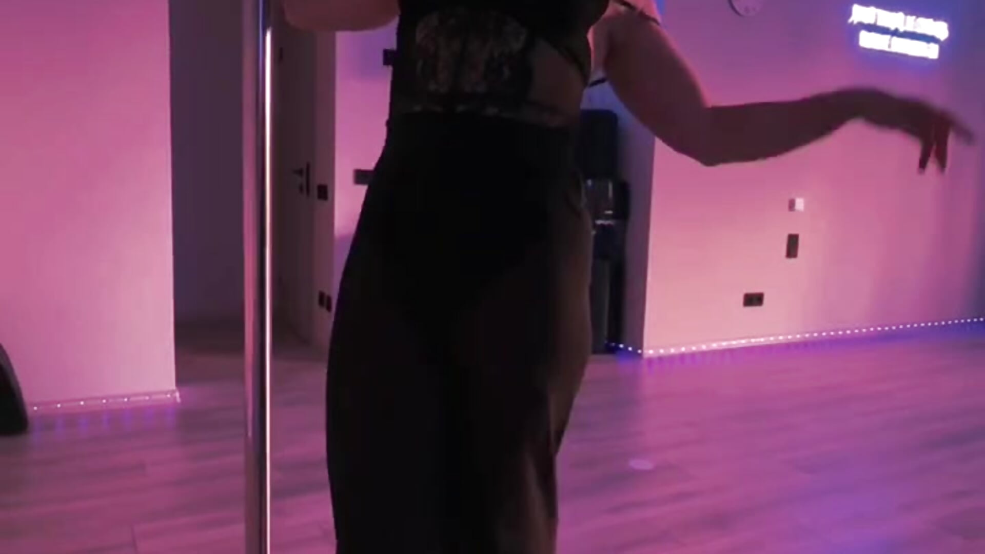 sexy pole dance💦