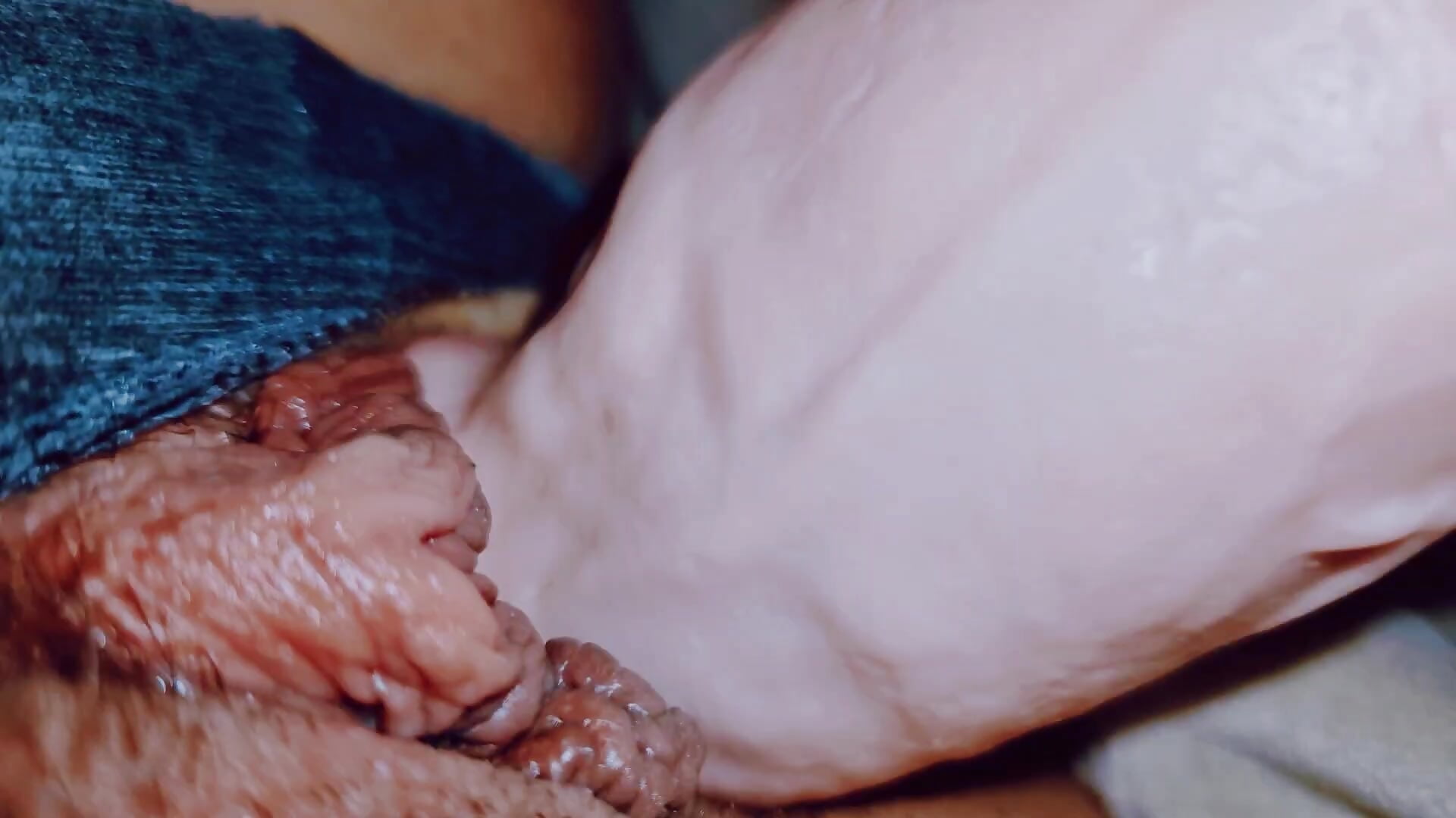 Multiple orgasm 7 in a row- pussy rub special 😈XXl dildo& finger – video modela na kameri LydiaMaus96