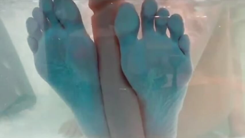 Underwater footfetish with dildo