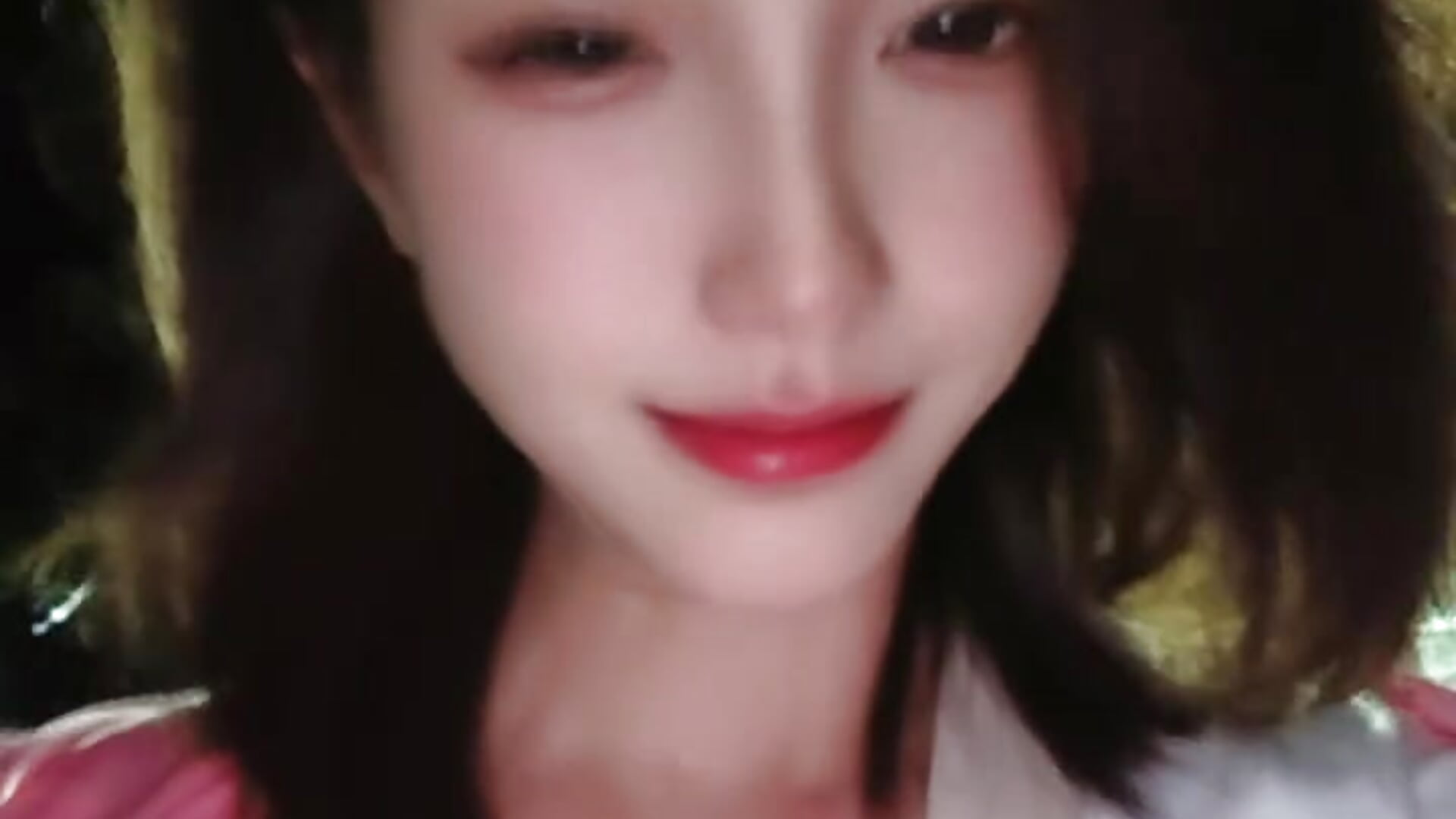 笑容我也有 – video od webkamerové modelky NIAN-er